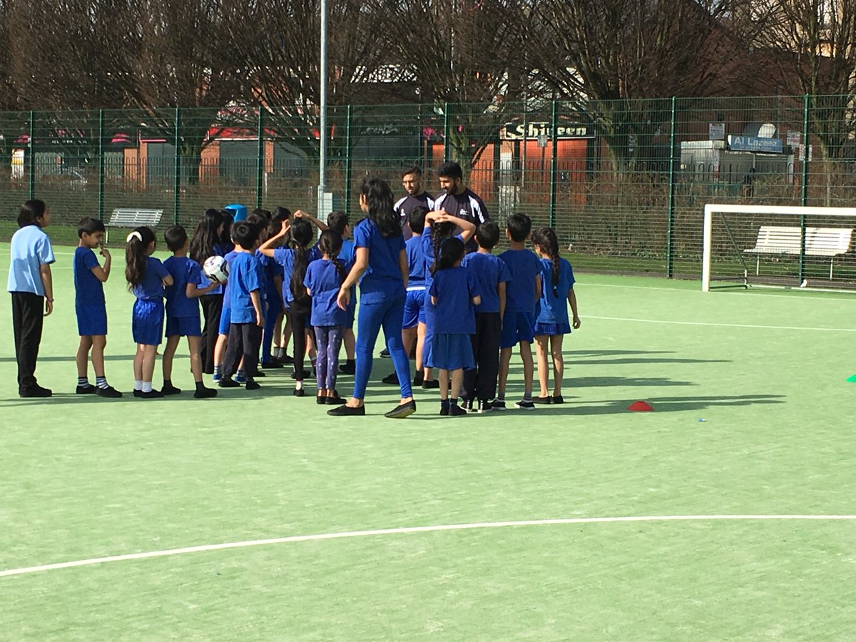 AlexMachellTut's tweet photo. Also great work from Adil and Yasin at St Michaels! 4 more students delivering this week! #coaching https://t.co/7BVhVawbl5
