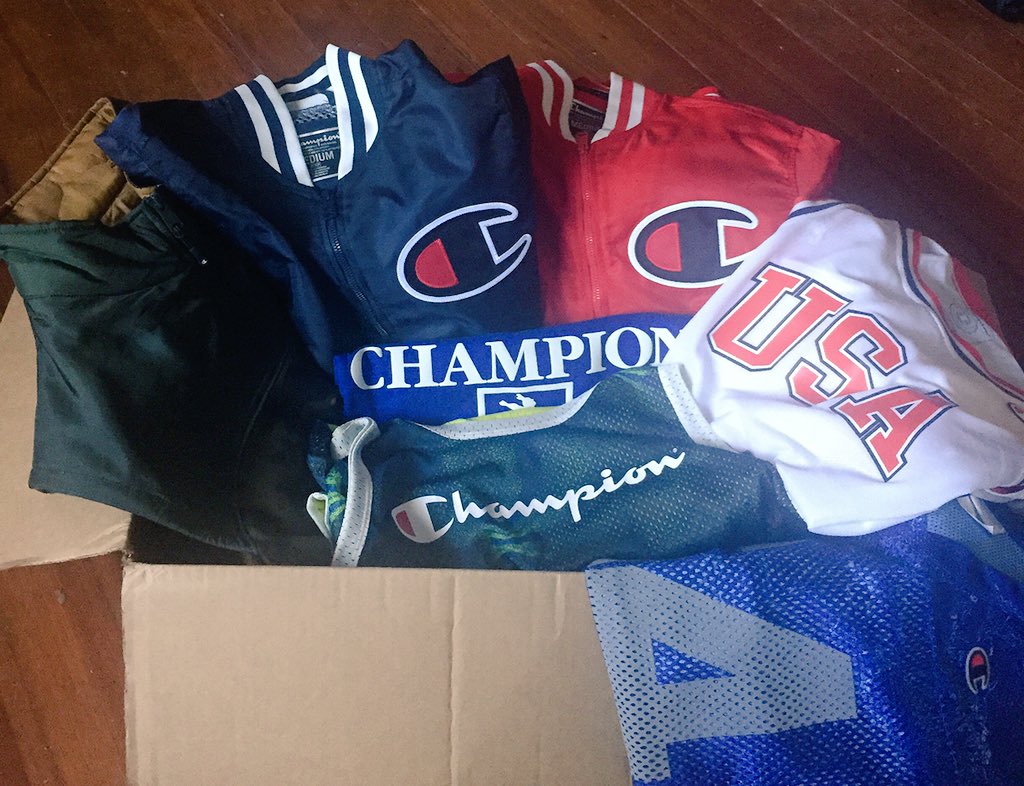APPLYPRESSURE88's tweet photo. Shoutout to @ChampionUSA for getting @writtenbydola the pack just in time for sxsw https://t.co/lvm7aLTYqY