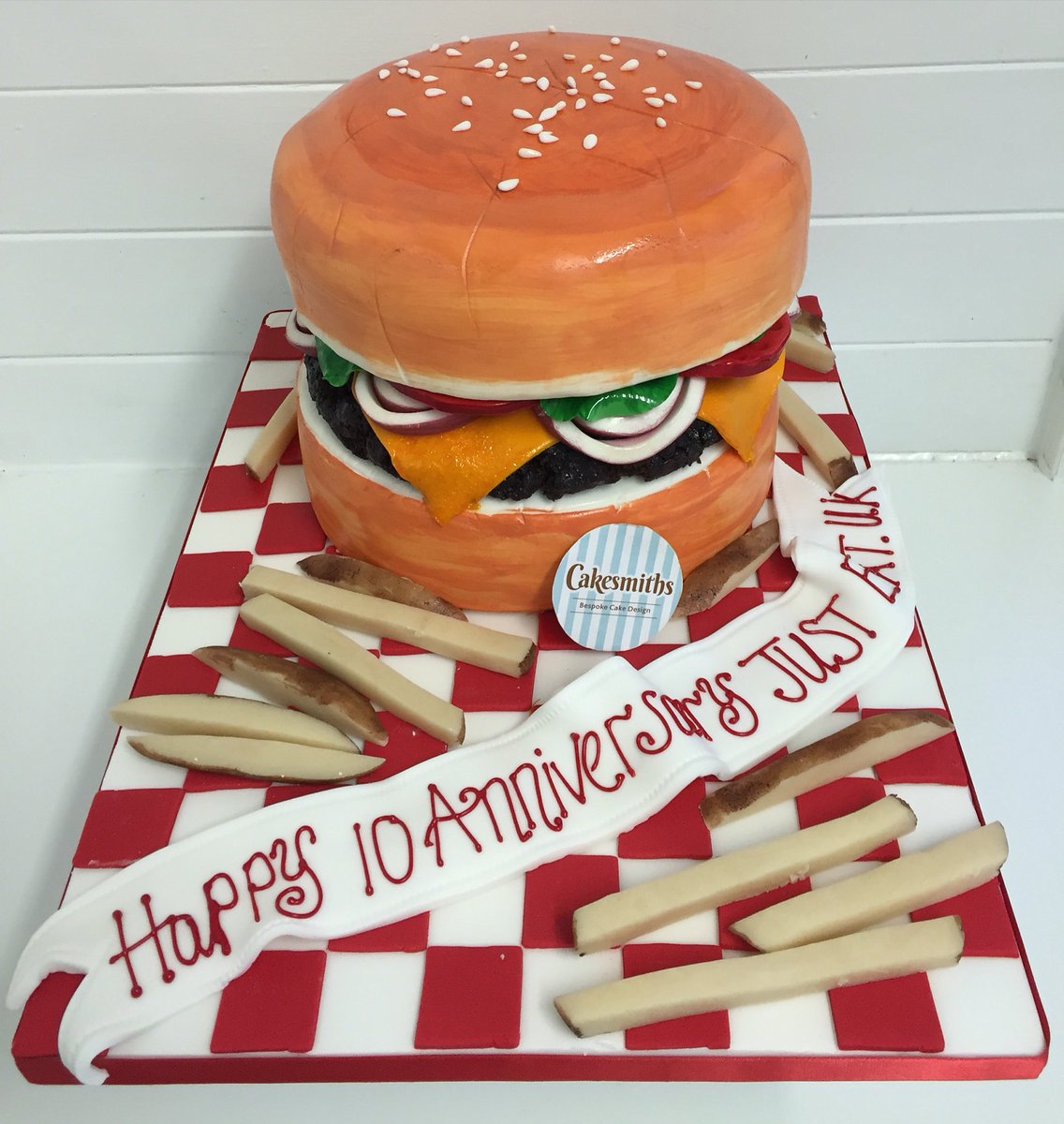 Happy 10th Anniversary JUST EAT U.K!.. Loved creating this burger cake for them last week! <a href="/JustEatUK/">Just Eat UK</a> #cakesmiths
