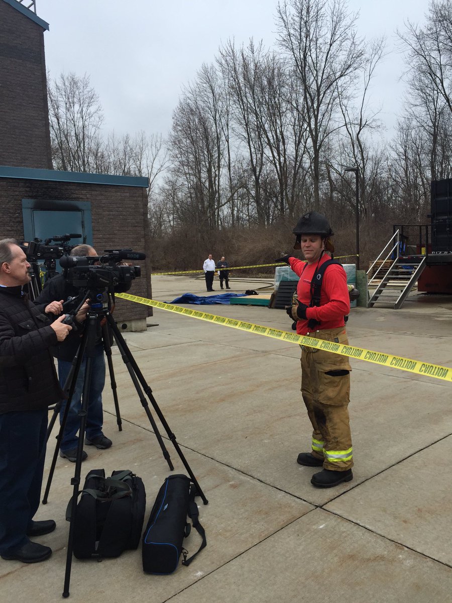 GuarinoSarah's tweet photo. #flashovertraining macomb county fire service. @JuanitaQ1 https://t.co/nqdHd6Ly7v