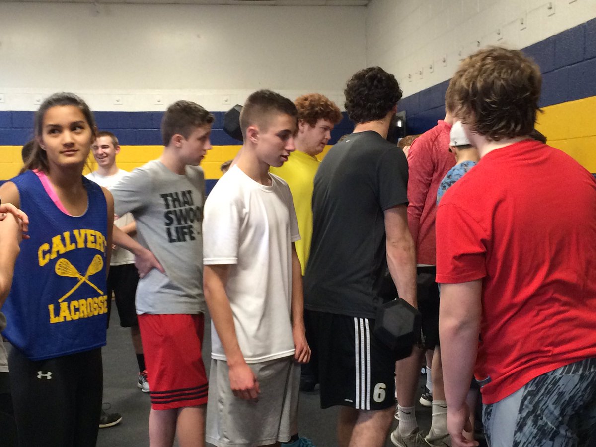 ReddenDE's tweet photo. @THECalvertHigh NHS students working side by side with other students who just finished their afternoon workout! https://t.co/o3KSSAhlim