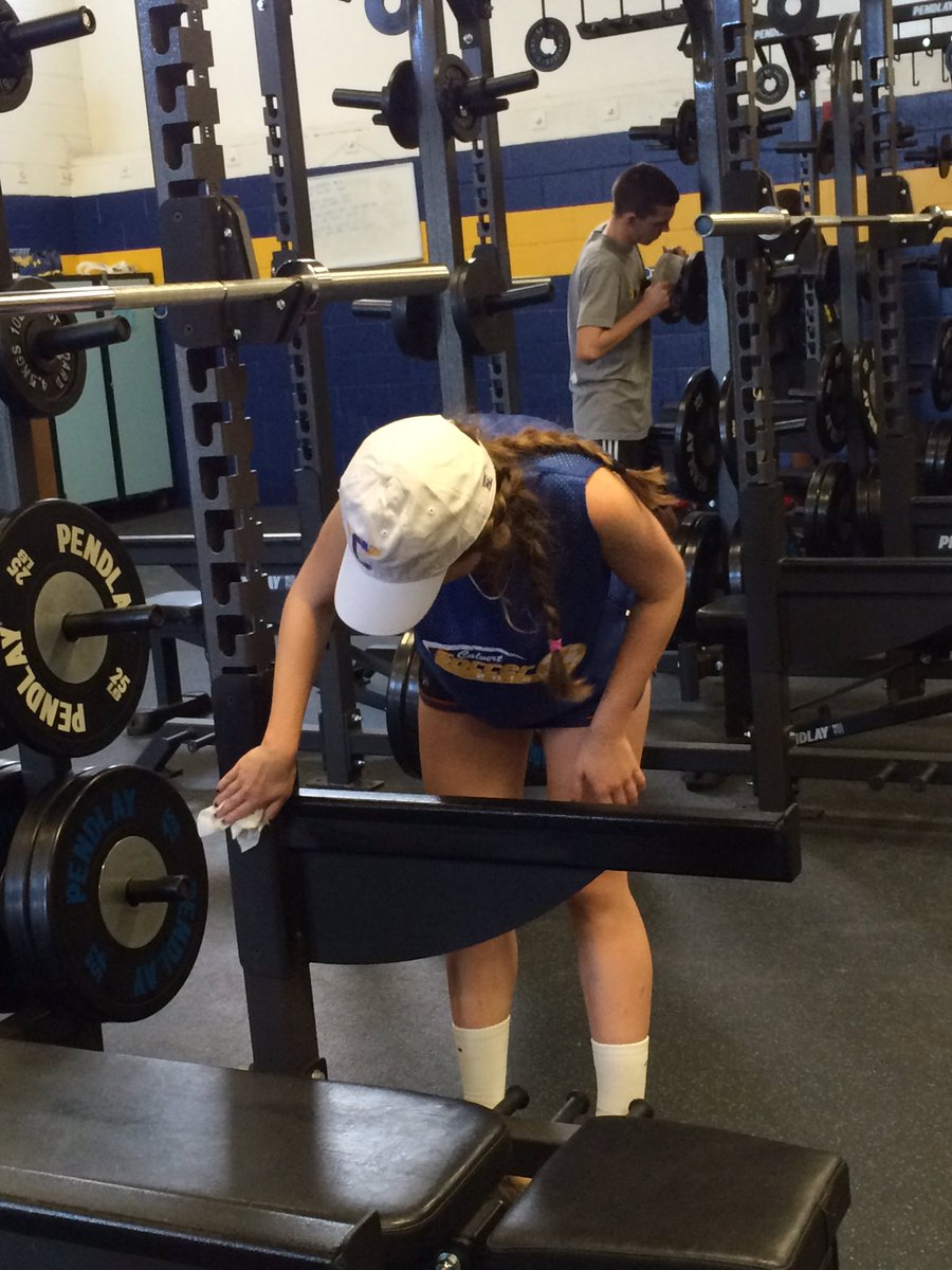 ReddenDE's tweet photo. @THECalvertHigh NHS students working side by side with other students who just finished their afternoon workout! https://t.co/o3KSSAhlim