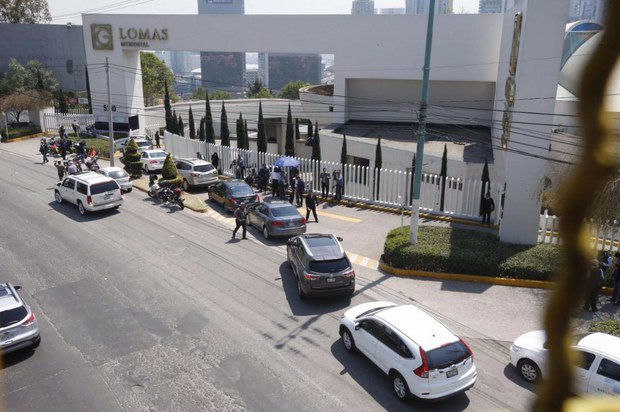 Acude Elba Esther Gordillo a funerales de su hija - Cdn32BBUkAAxzCF