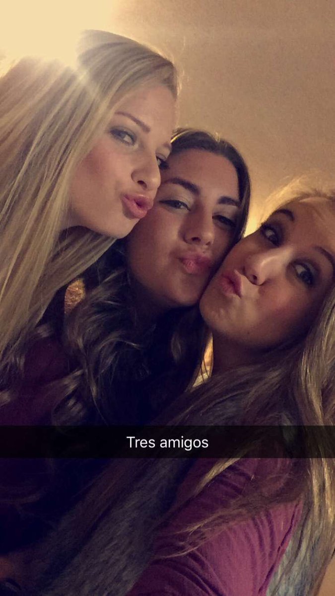 BexRut's tweet photo. Imy fam 😭 @sera_levy @CarolineKay4 https://t.co/GZXDrUw6P4
