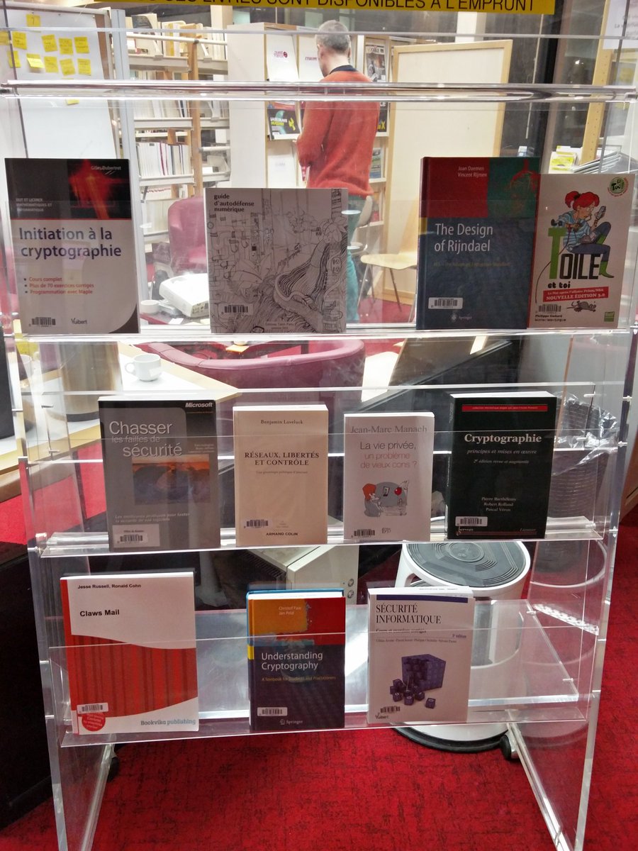 BVallauri's tweet photo. Atelier PGP et biblio par @dbelveze @Biblinsa pour la #CryptoINSA. Clap de fin : une belle réussite. https://t.co/M3frd4aiRK