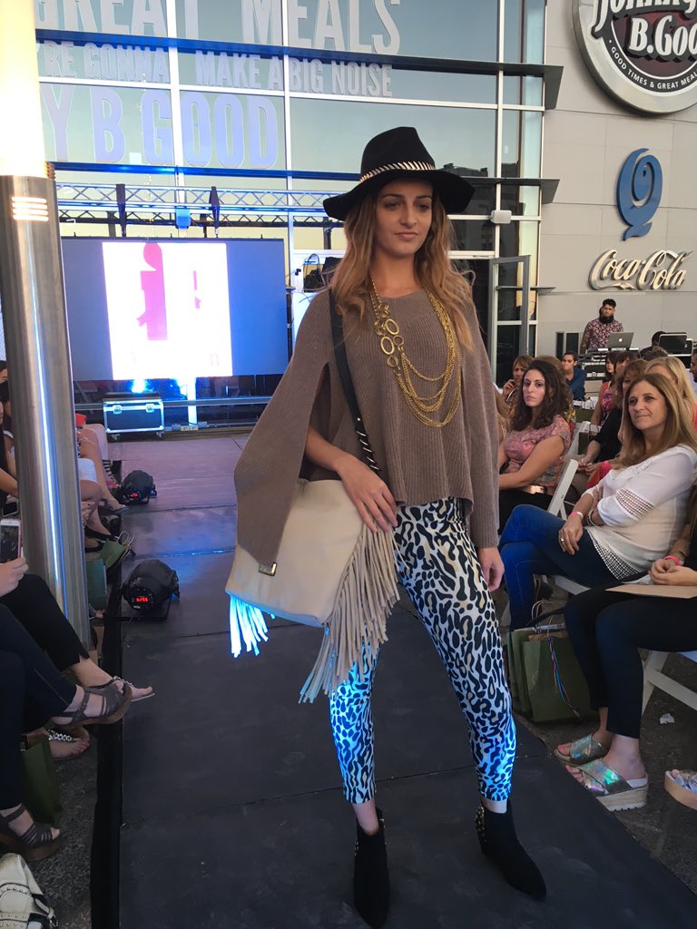AltoComahue's tweet photo. ¡Almacen De Cosas Lindas mostrando su nueva temporada! #TrendyDays #FW2016 ❤️ https://t.co/PTuZWAWwlU