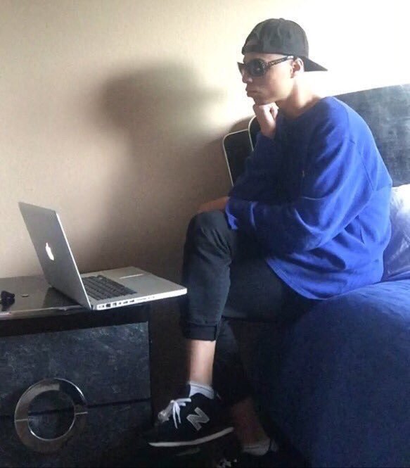 UMagStudent's tweet photo. Me waiting for this essay to type itself https://t.co/VnDgFx7VHT