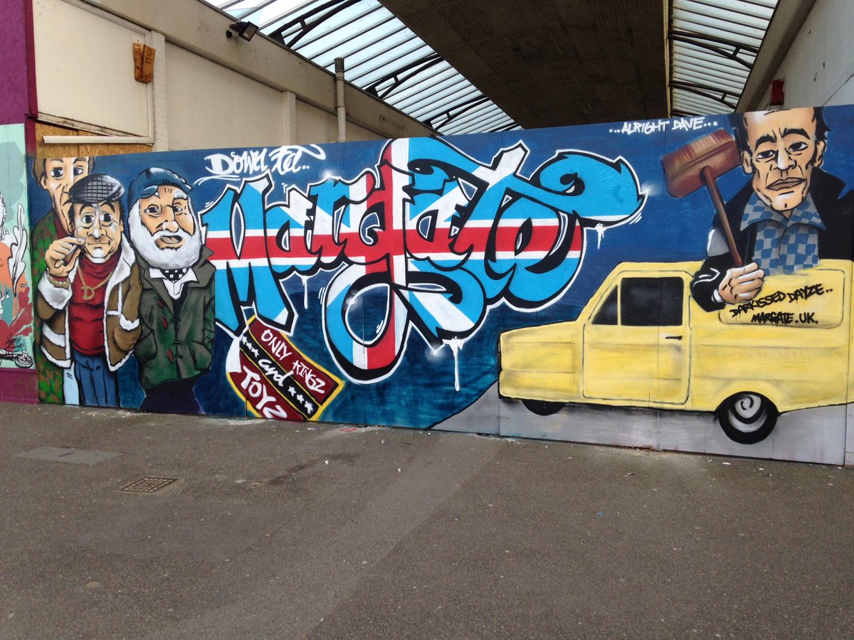 darkdayze13's tweet photo. A jolly boys outing!! #margate #dellboy #trigger #onlyfoolsandhorses #darkisseddayze #graffiti https://t.co/ikp6UbasQw