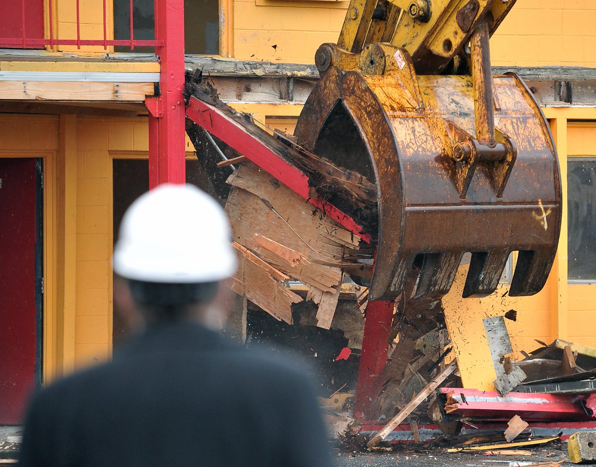 cmatthews_dj's tweet photo. Pics of Travel Inn demolition : https://t.co/wl9DZKcJWP  @thedailyjournal #vineland @arfanucci @cpsj https://t.co/2PKzrFCKZ2