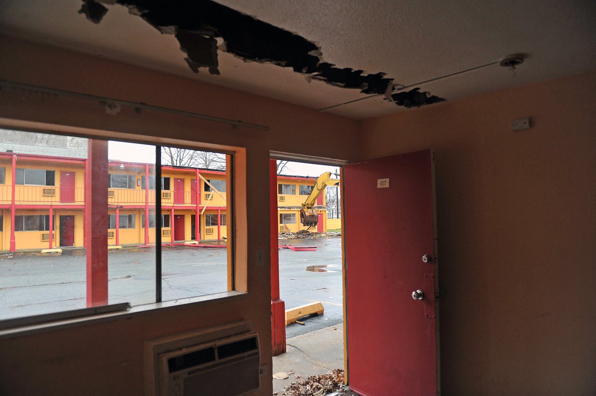cmatthews_dj's tweet photo. Pics of Travel Inn demolition : https://t.co/wl9DZKcJWP  @thedailyjournal #vineland @arfanucci @cpsj https://t.co/2PKzrFCKZ2