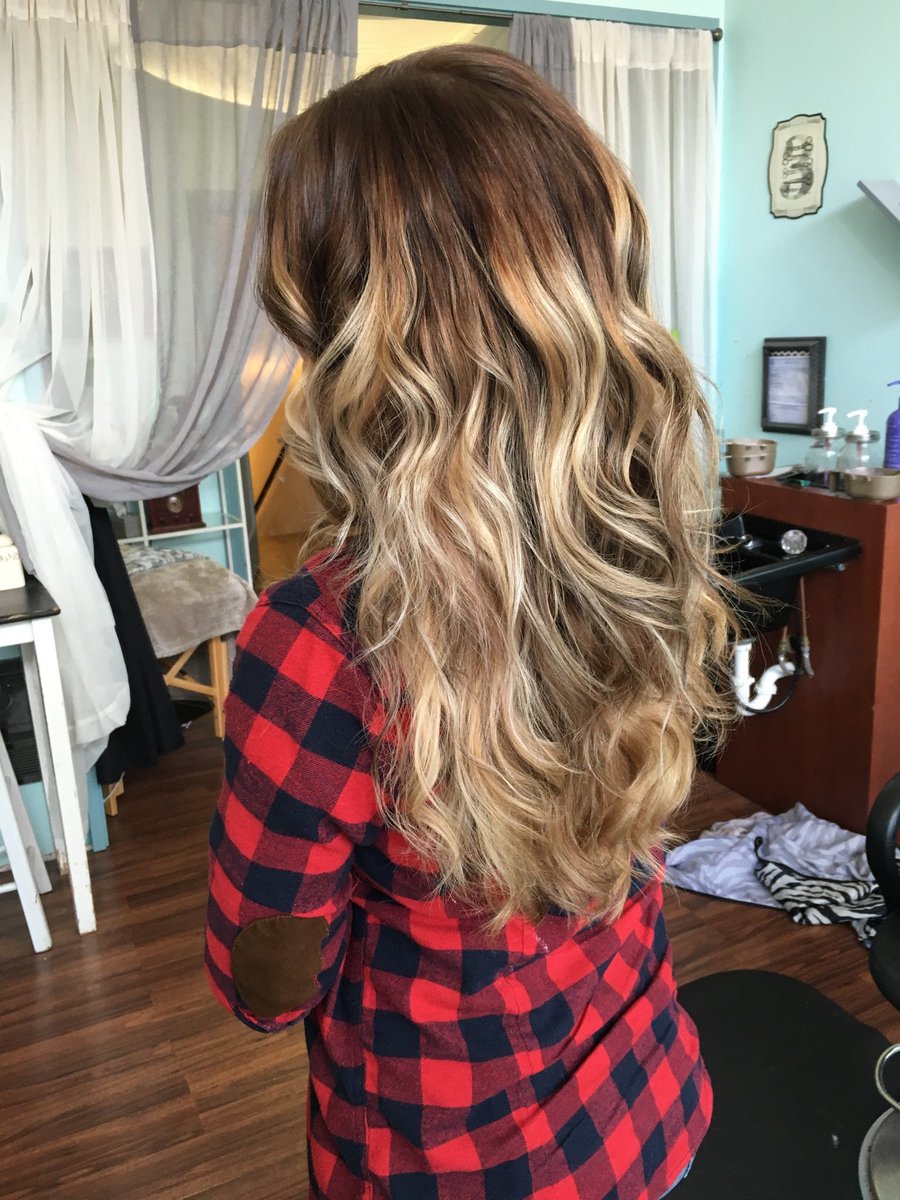 LongDogMelissa's tweet photo. I cant belive this is my actual hair!!! #NewHair #Ombre #InLove ♡ https://t.co/vQ3jHeuY9o