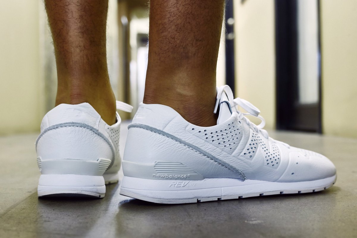 nicekicks's tweet photo. The New Balance 696 "Deconstructed Leather" White is shown in an #OnFootLook
https://t.co/oYh9SG9Z06 https://t.co/7OnhygIAai