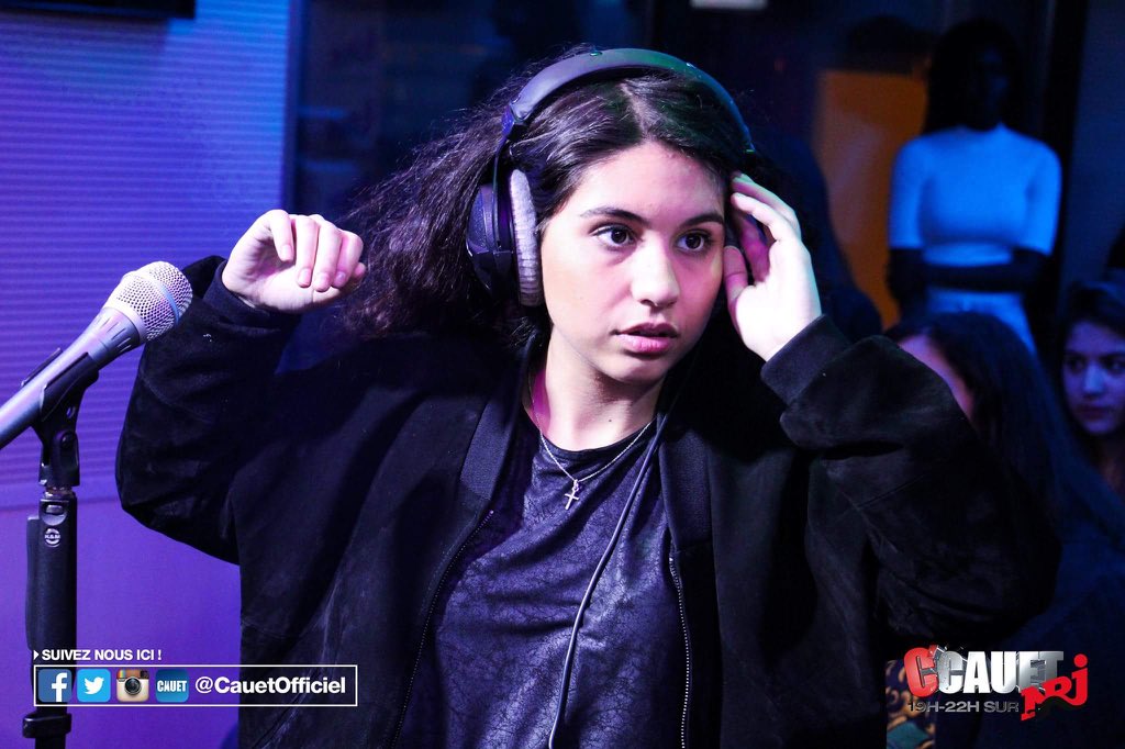 AlessiaCFr's tweet photo. #PHOTOS | Alessia dans les studios de NRJ - 14 mars 2016 https://t.co/lgumYle7U4