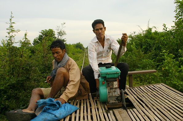 Melleflane's tweet photo. Pour la P3, ça roule au Cambodge #BattlePhoto @FromYukon @MlleToinette https://t.co/kn4wls2oqW