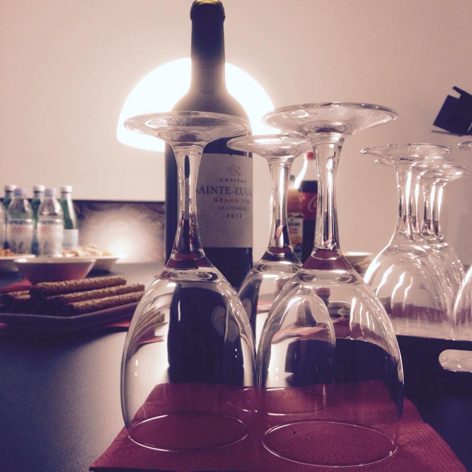 Comfluence's tweet photo. Soirée notée Vin sur Vin chez #Comfluence avec @jerome @vincentlamkin @paulguyot @MarinaDame2Pik @SabineFerrier https://t.co/FzN7kkGjkj