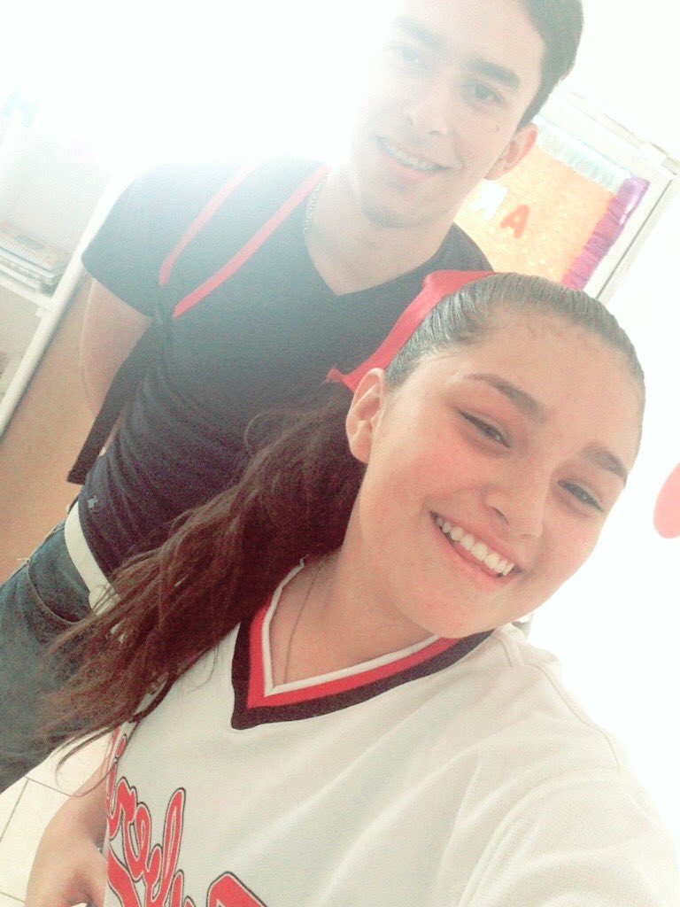 Sam_Perez46's tweet photo. El mejor compañero😎💛🔪 
#Shonatan #Friend #Mr #School #Ly @NoeJr11 https://t.co/Dh8dymImPz