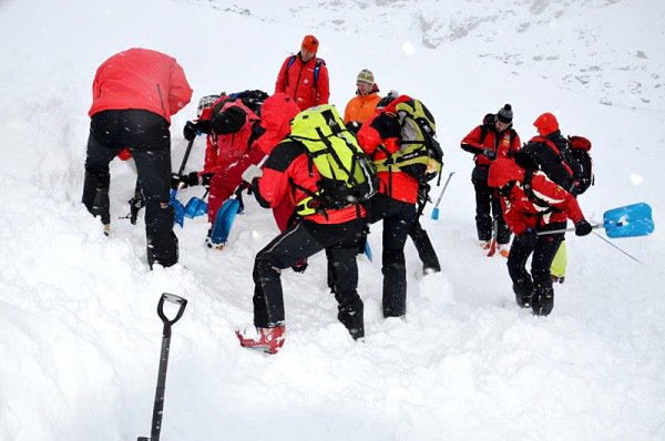 Alpenweerman's tweet photo. Trieste bilans - Wallis scoort in 2015 het hoogst aantal dodelijke bergongevallen -  https://t.co/Nv9IjTCxUB https://t.co/2g3phe61Dj