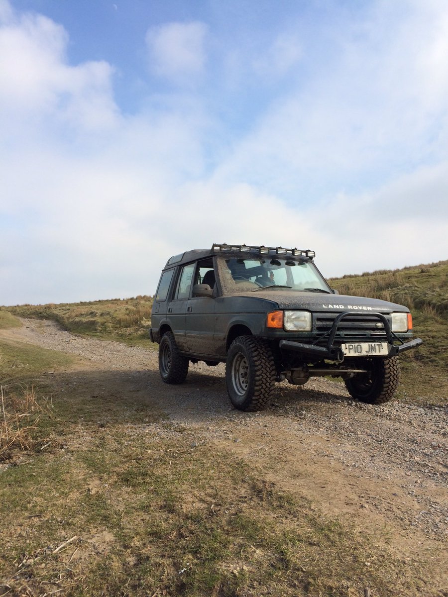 Greenlaner91's tweet photo. Up Eglwysilan #byway in the #landrover Much better with the new wheels and MT's 👍🏻 #greenlaning #300tdi https://t.co/QJKmPRSTuR