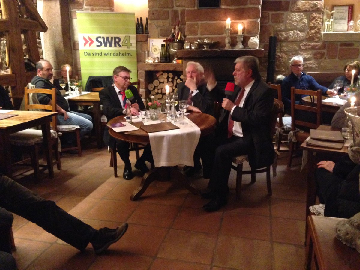 Heute im Kaminzimmer: Kurt Beck und Bernhard Vogel reden "Klartext" zur Wahl bei #SWR4 RP... #swrvolo #ltw16