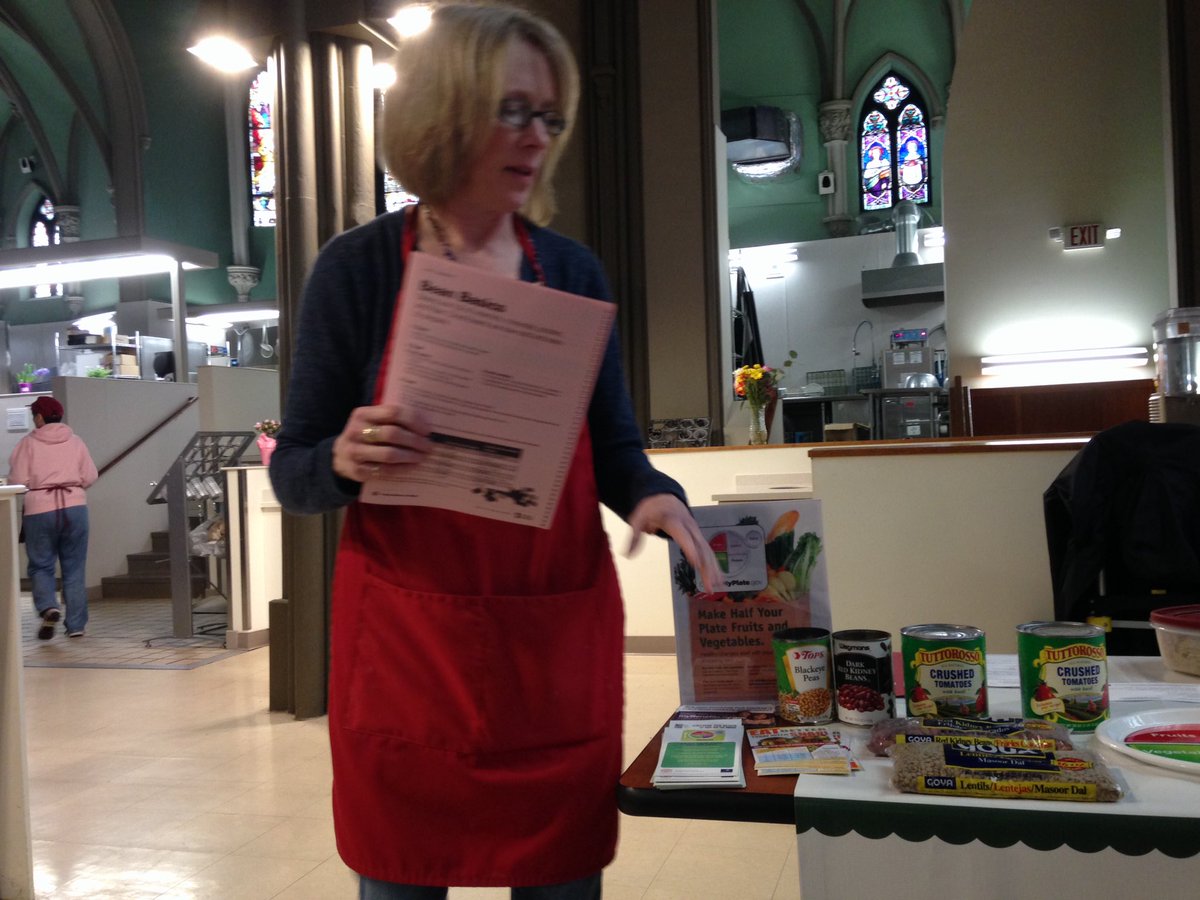 TheSamCenter's tweet photo. Roseanne from @CCEOnondaga  came to make us lentil spaghetti sauce &amp; teach us about healthy, cheap protein sources! https://t.co/bhs4uhApAM