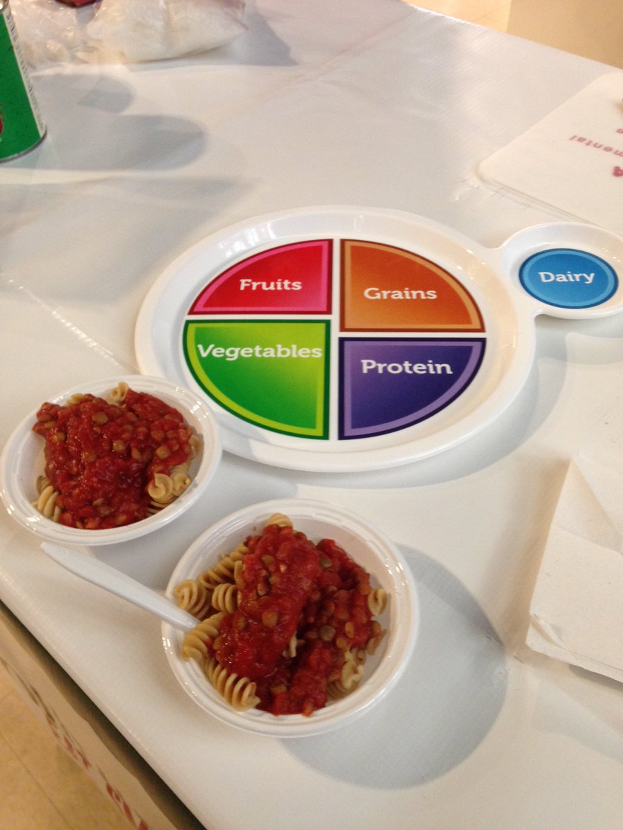 TheSamCenter's tweet photo. Roseanne from @CCEOnondaga  came to make us lentil spaghetti sauce &amp; teach us about healthy, cheap protein sources! https://t.co/bhs4uhApAM