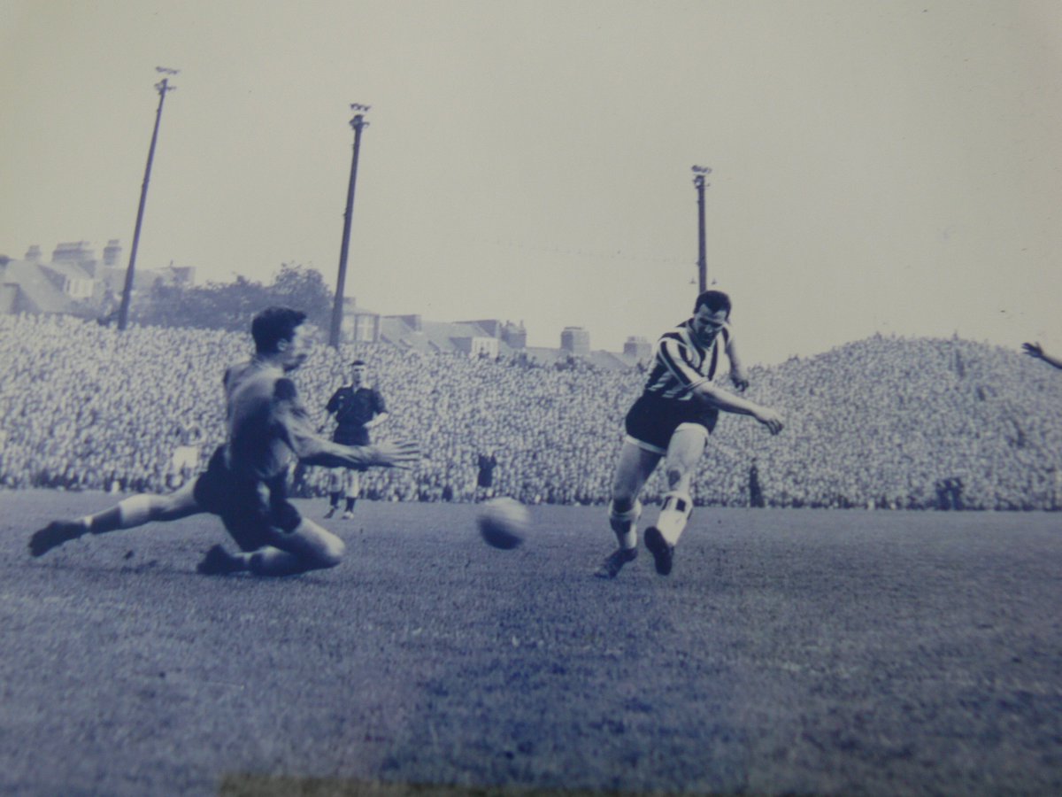 My boyhood hero, Len White scoring against Leicester at #SJP a #ProperPlayer and a former coal miner.#TheGreatest.