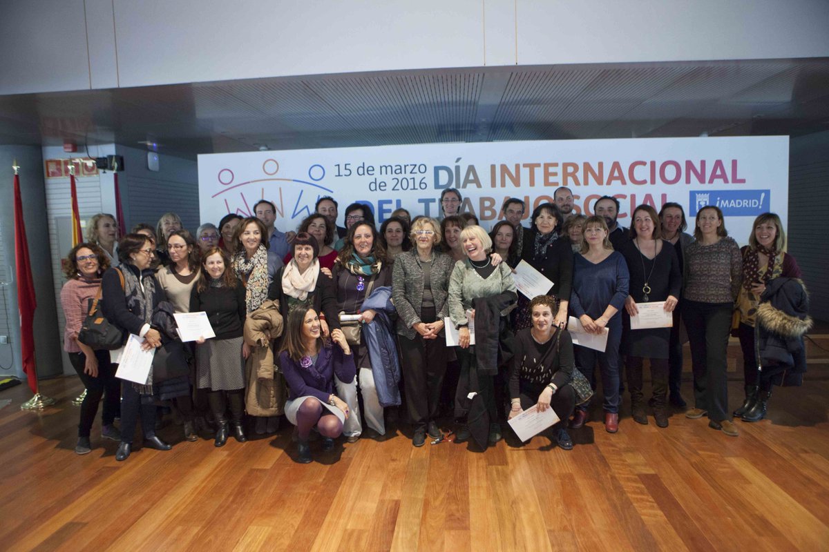 MADRID's tweet photo. Encuentro con los trabajadores sociales de @Madrid. Cada año atienden a 490.000 personas. https://t.co/FRK43LEDAc https://t.co/7lyEgctrM8