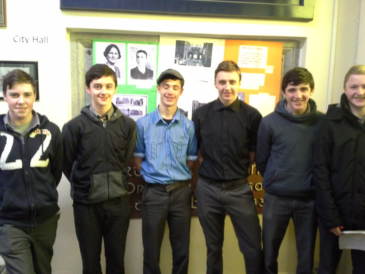 StFachtnas's tweet photo. 4th Year History Students organised dramatic reenactments of events of 1916. Great interactive learning!! https://t.co/rYV1uXmNi4