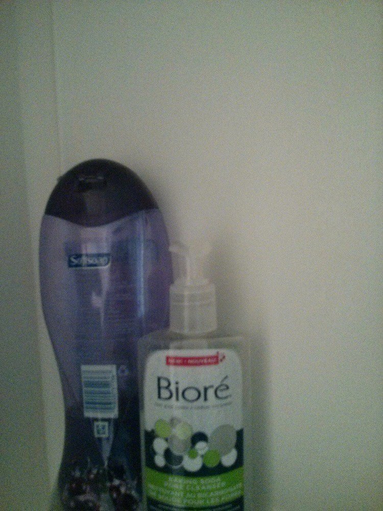 KKablak's tweet photo. In my shower, powder stays in cupboard untill I need it. @InfluensterCA @BioreCanada https://t.co/LB7G7Yg98z