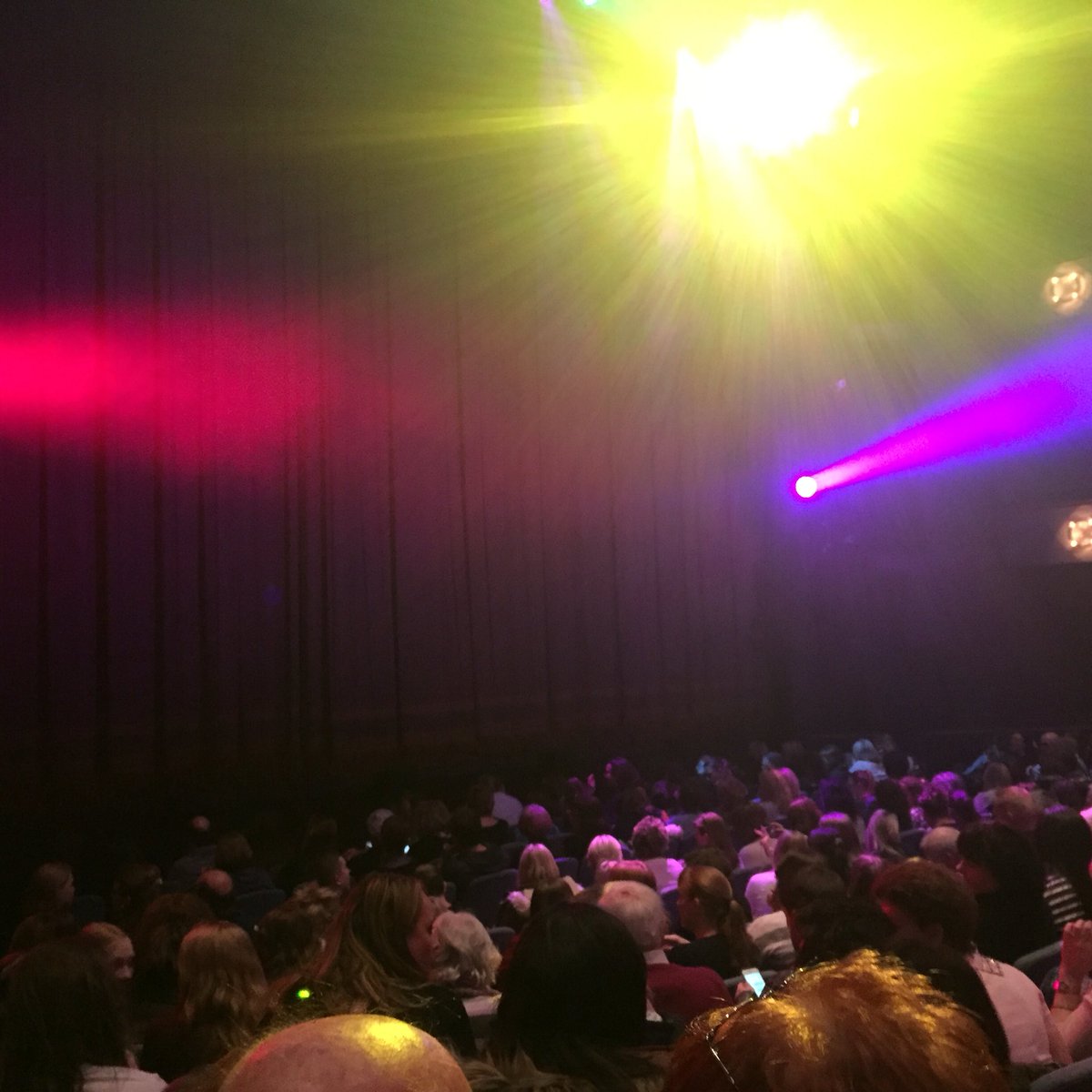 HairsprayUKTour's tweet photo. It's a #fullhouse at @WokingTheatre tonight! #HairsprayUKTour https://t.co/ZzpU9FYD2U