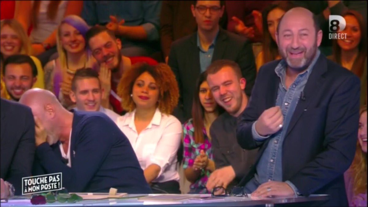 TBT9_W9's tweet image. Visiblement Patrick Bosso, lui sait que la blague est pourrie c'est pour ça qu'il rigole autant ! #TPMP 😄