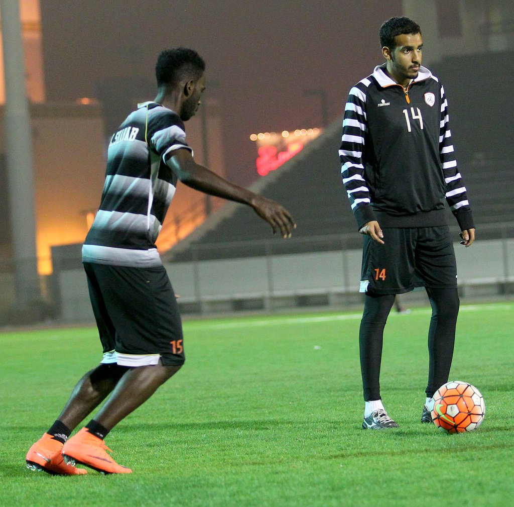 AlShababSaudiFC's tweet photo. صور .. الفريق الأول يواصل تحضيراته للرائد https://t.co/XVVvIFL1pK