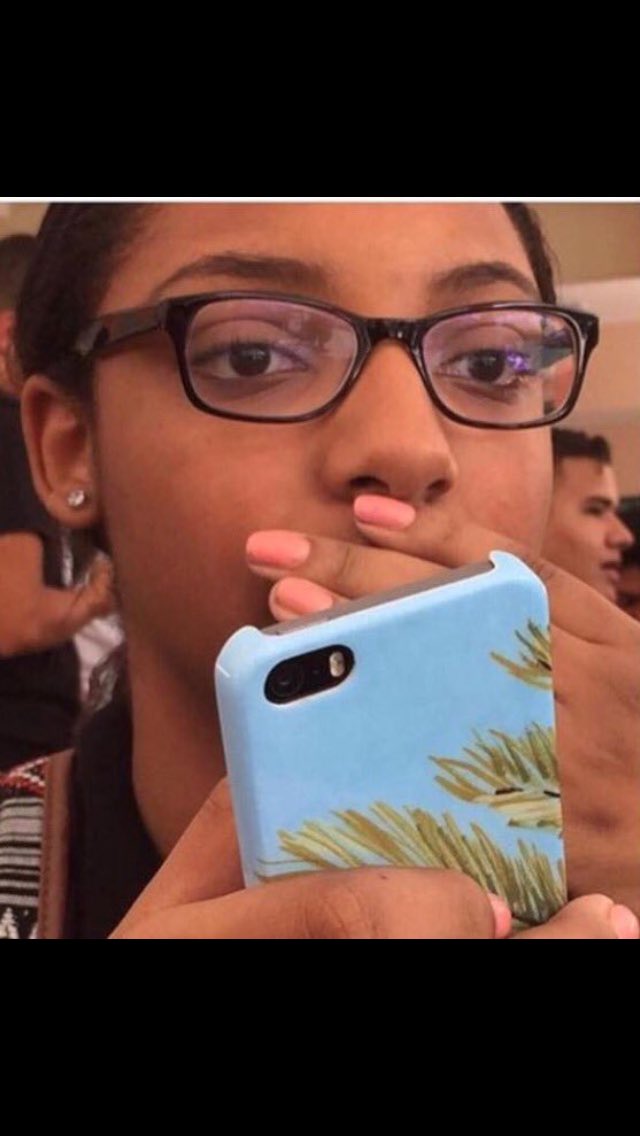 HumourAddict's tweet image. Quand tu envoies le screenshot d'une conversation à la personne que tu viens de screenshot