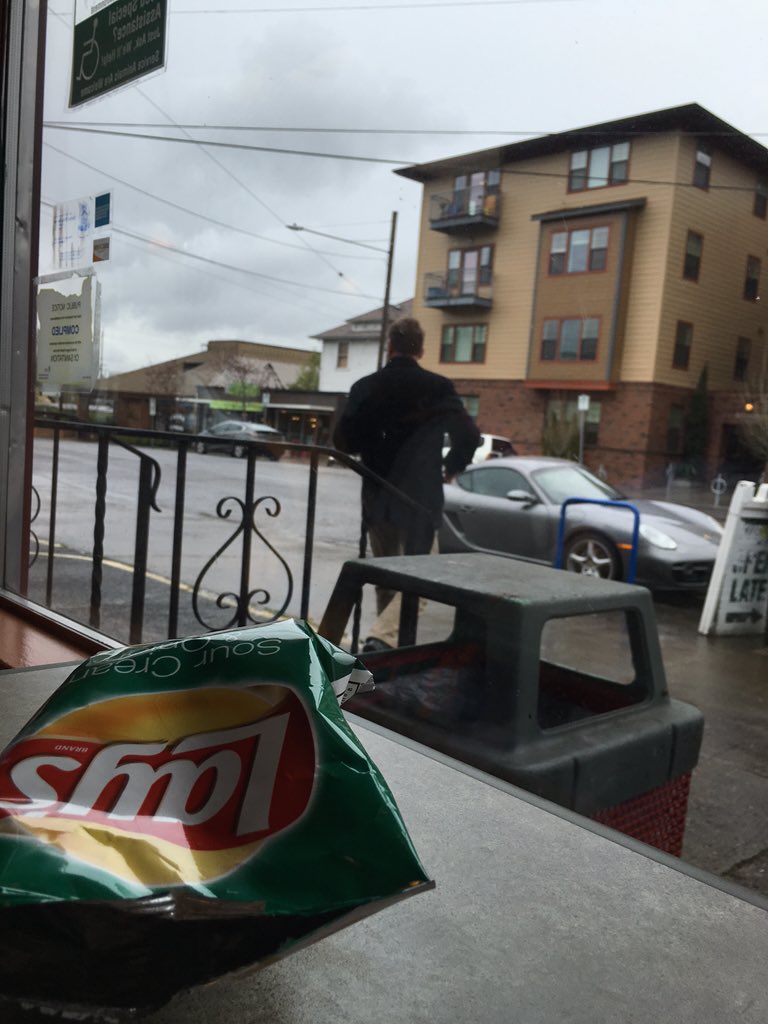 sSsR8M_dotcom's tweet photo. A Porsche driver tosses his last few M&amp;M's in the garbage instead of his mouth,and gets only a soda from #subway. https://t.co/lbr2nmJBaQ