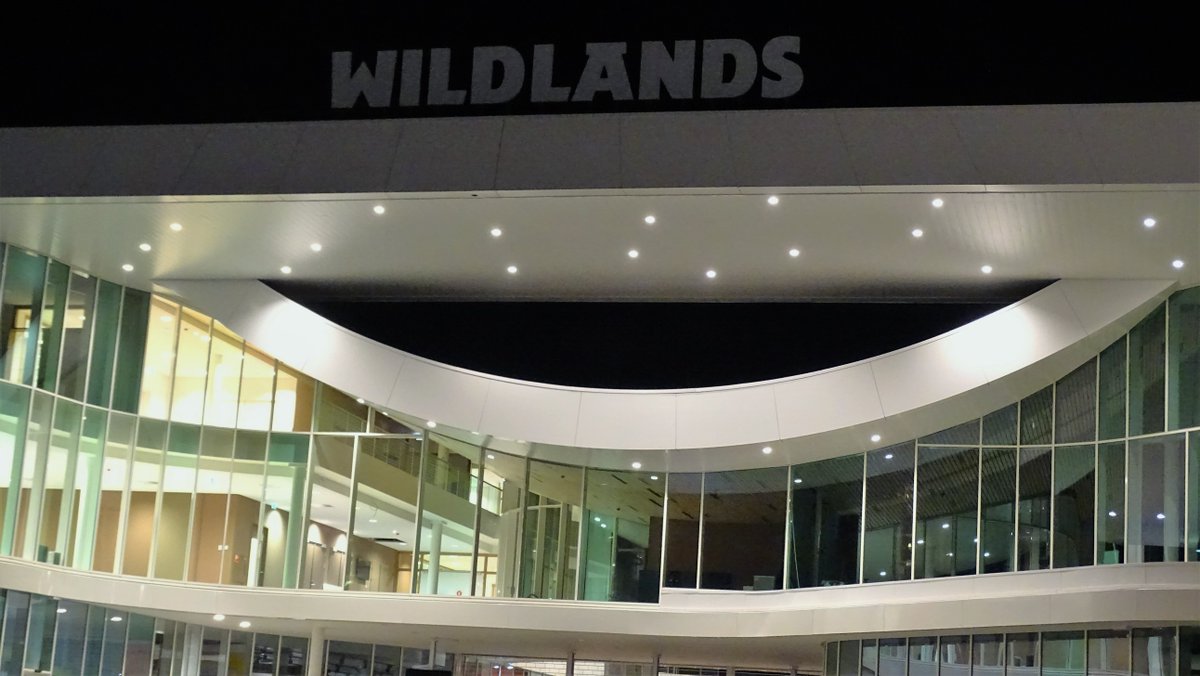 Vandaag zijn de namen geplaatst op theater Atlas en Wildlands in #Emmen