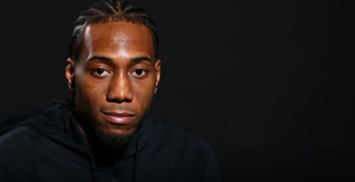 BleacherReport's tweet image. Drives a ’97 Tahoe
Loves free wings coupons
Makes $94 million

Only Kawhi Leonard…

ble.ac/1Uxo3mk