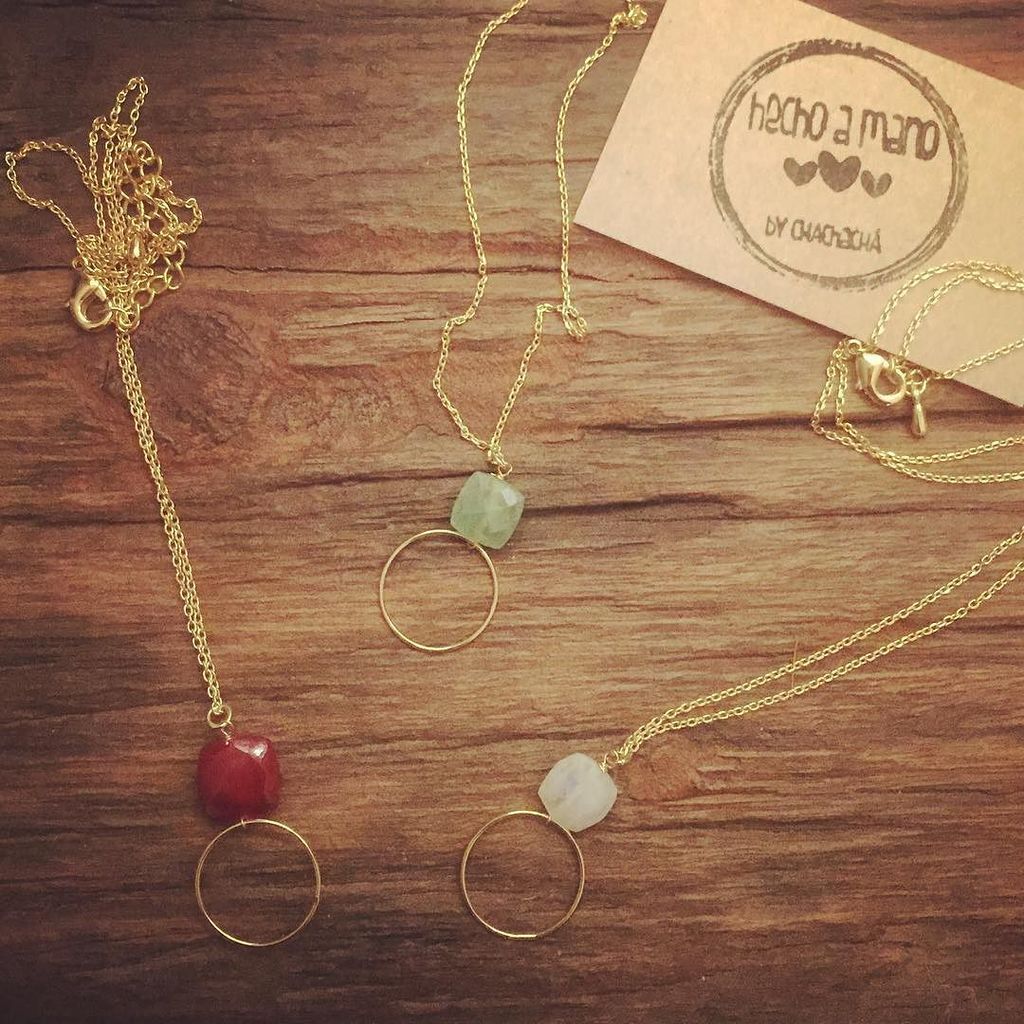 shopchachacha's tweet photo. Collares ARO con piedras de cristal 🔆 #hechoamano #shopchachacha #collar #necklace #aro #p… https://t.co/h0jPYxo6Bn https://t.co/aYOq9tofkc