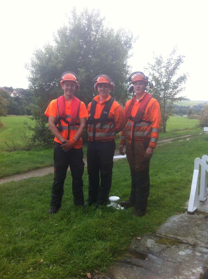 Treeservices96's tweet photo. Team photo from today on the canals. https://t.co/PCoRa7QLe3