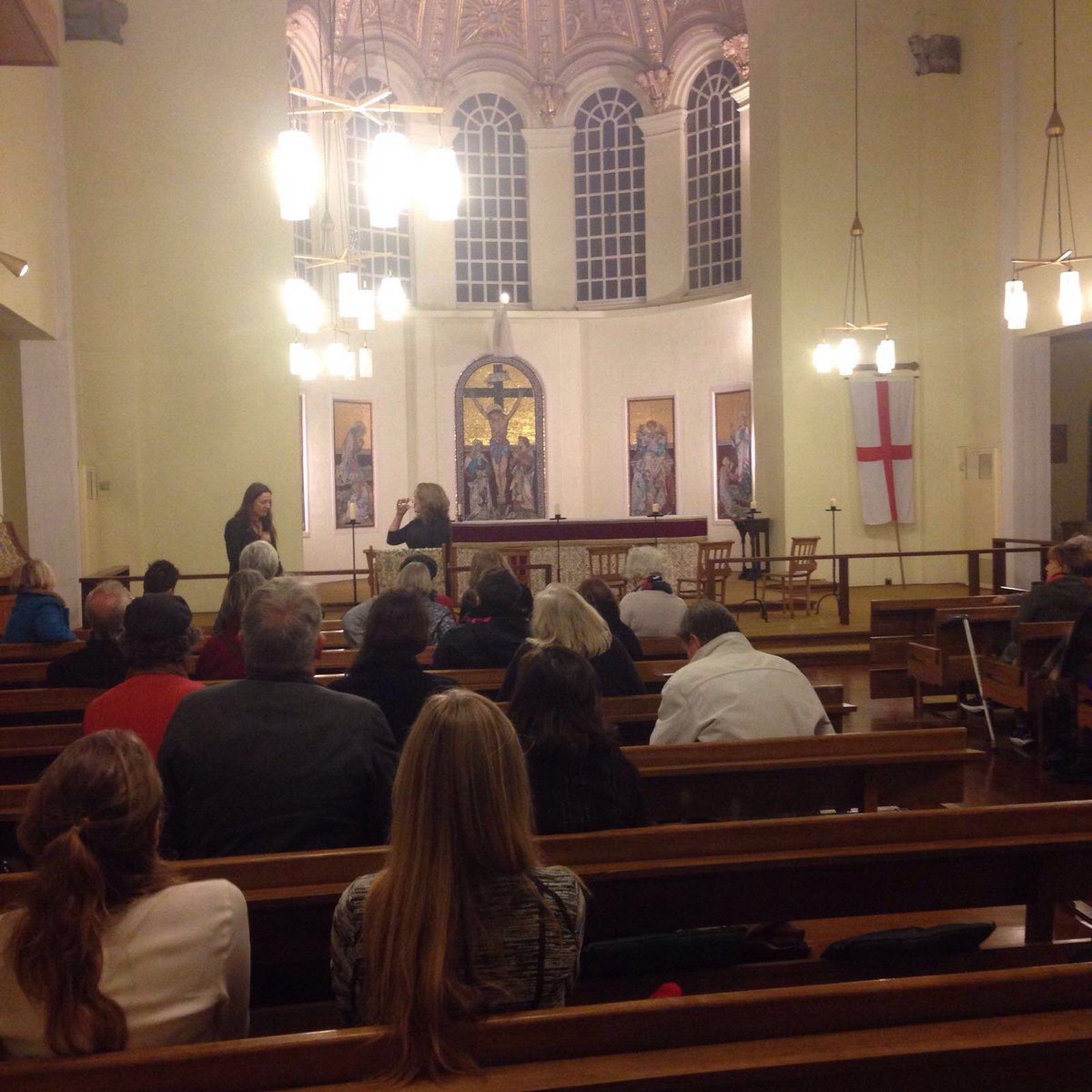 At @StGEast this eve hearing the tragically under-told history of powerful women in east end.Thanks <a href="/LouiseRawAuthor/">Dr Louise Raw</a>