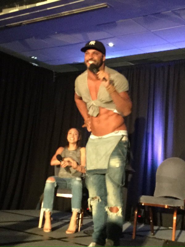 the_100fans's tweet photo. - Miga o boy grounder ta vindo, o que eu faço?
- Aja naturalmente
- Ok https://t.co/JTUpdNEyn7