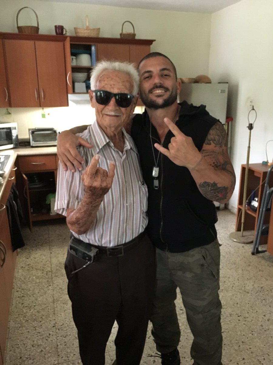 KarloAlberti's tweet photo. los duros! mi abuelito 96 añitos y contando! booooom!! https://t.co/IlJfMwn99d
