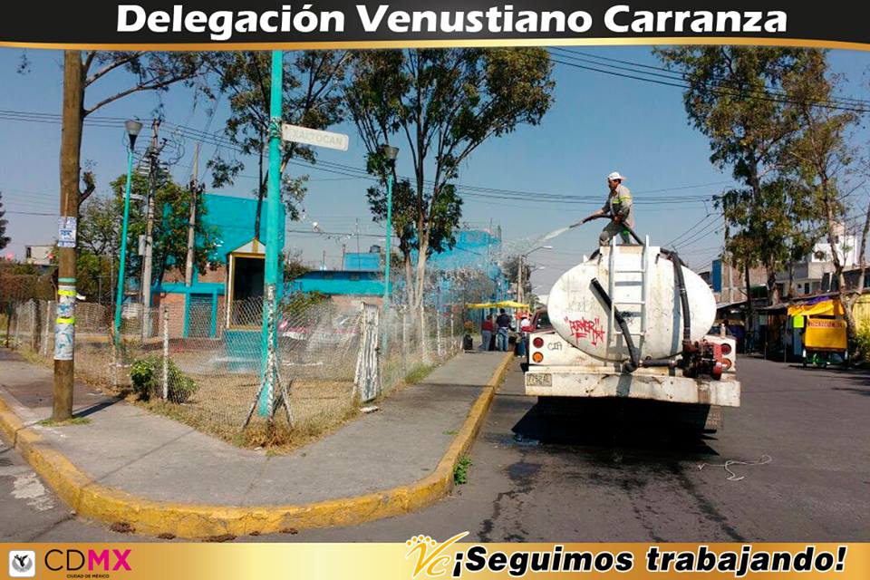 A_VCarranza's tweet image. Riego de áreas verdes en el Parque de las Palomas y Triángulo de la Plaza Fiviport. #JuntosSomosLaMejorDelegación