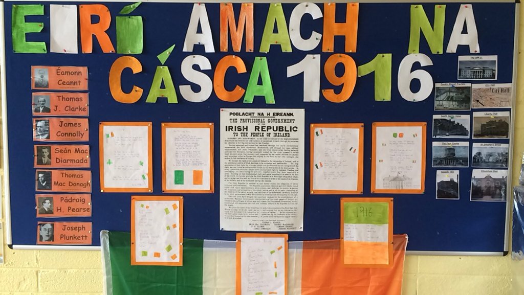 kilmanaghns's tweet photo. Rang 6 were busy preparing for Proclamation Day! #Poems #HumanTimeline #1916rising 🍀💚🍀💚 https://t.co/vPZ6N7IXmc