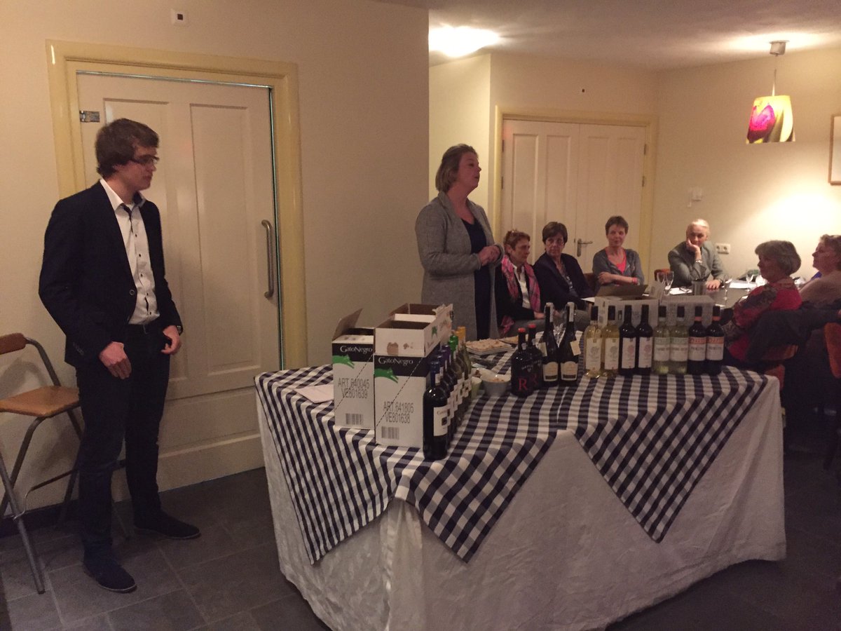 Geslaagde wijnproeverij bij Boertel Lentemaheerd. Samen met de vrouwen van nu.