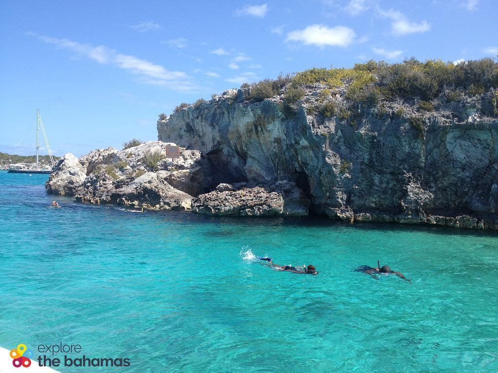 explorethebah's tweet photo. Snorkeling on by! 🇧🇸😎
#ExploreTheBahamas #ExploreExuma #ThunderballGrotto https://t.co/V6JUdEzvbF