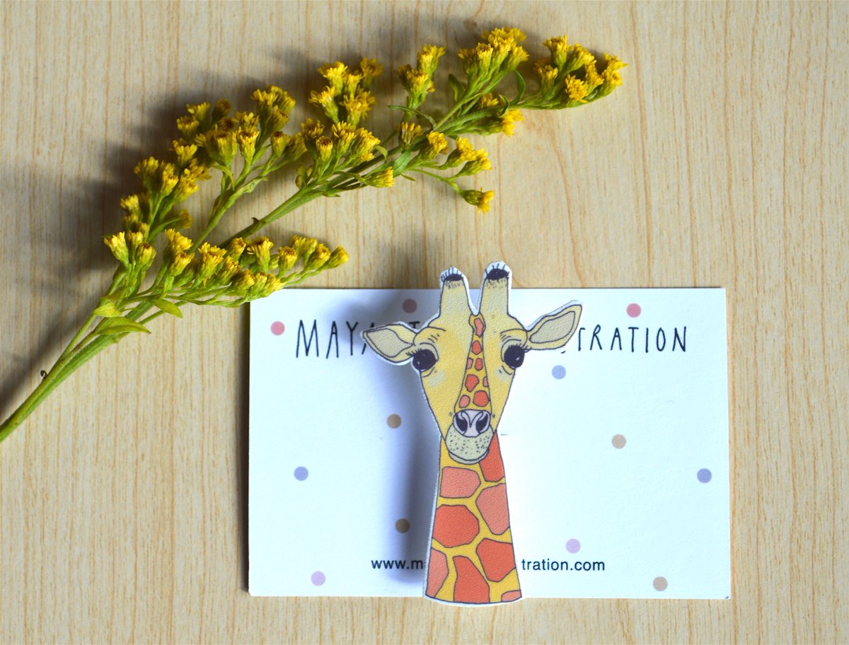 mtjillustration's tweet photo. This cute giraffe brooch is FOR SALE on my Esty shop! #giraffe #etsy #brooch #handmade 
https://t.co/OauumLWg8X https://t.co/vJEfS0JwoH