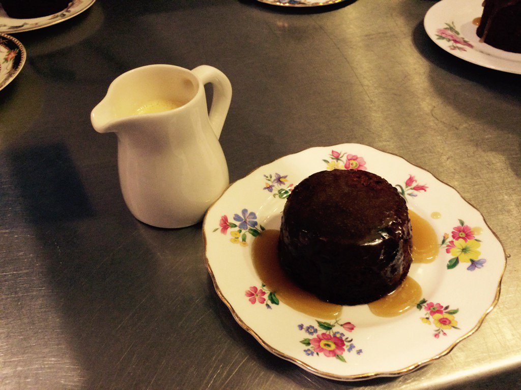 RosiesTeaRoom's tweet photo. Sticky toffee pudding and custard. Pudding Night @RosiesTeaRoom #yummy #Abingdon https://t.co/guk4XzHjXi