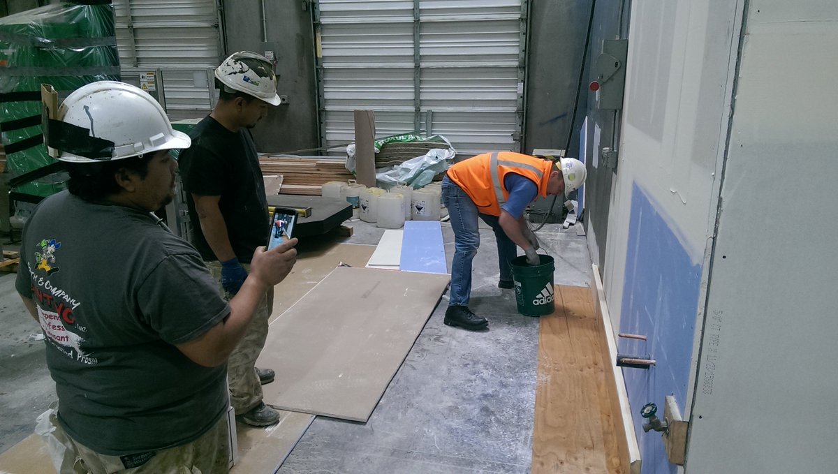 SmithCompPaint's tweet photo. A couple of our guys got some great training from our General Polymers representative. https://t.co/yAW67vHD07