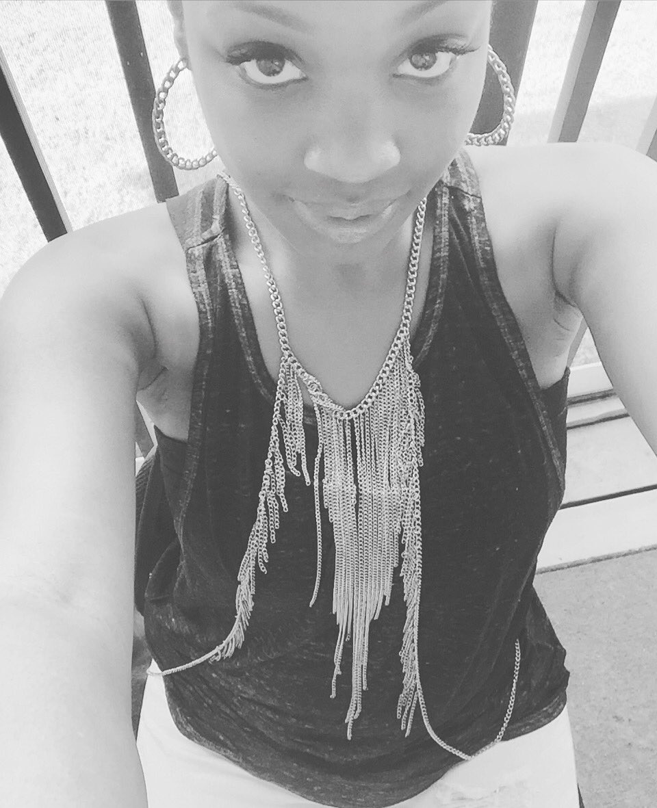 SierraLeone09's tweet photo. Hit me up if you want your music on the radio!! 😁😁 #artist #artistwanted #djsneeded #hitmeup 😘👊🏾 https://t.co/a9nBpbBRvE