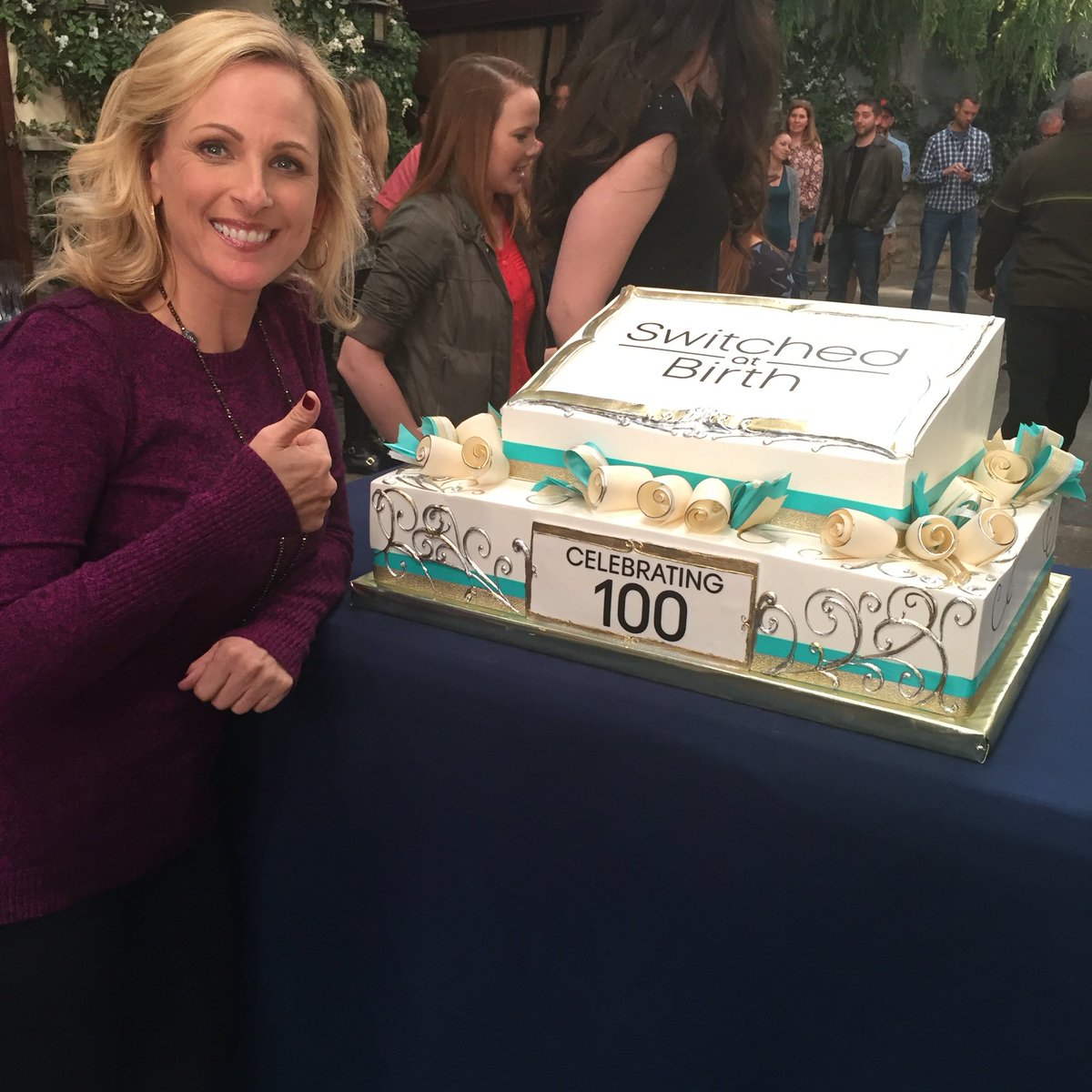 MarleeMatlin's tweet photo. It's a #SwitchedatBirth 100 episode celebration! THANK YOU @SABTVSeries @FreeformTV #groundbreaking #deaftalent https://t.co/D4uZuHylVM
